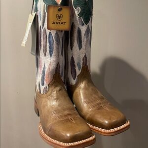 New with tags ariat boots